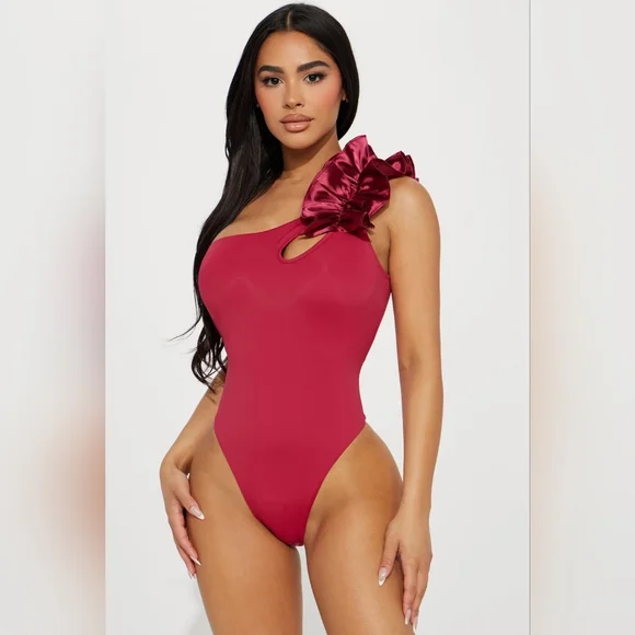 On piece swimsuit - Picture 1 of 3